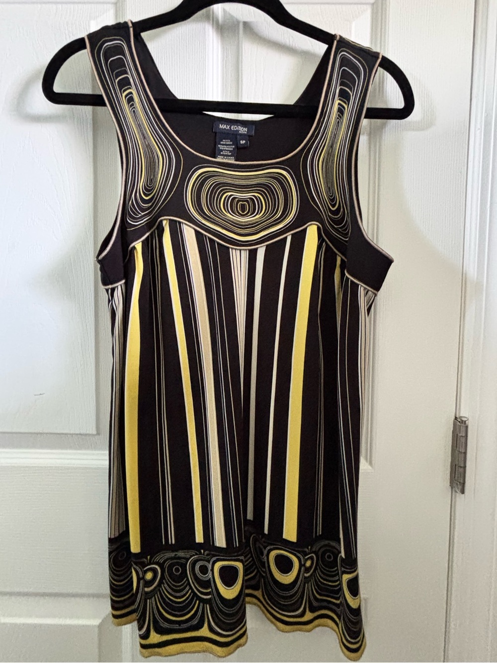 😍Max Edition Black & Yellow Retro Print Sleeveless Top Size small